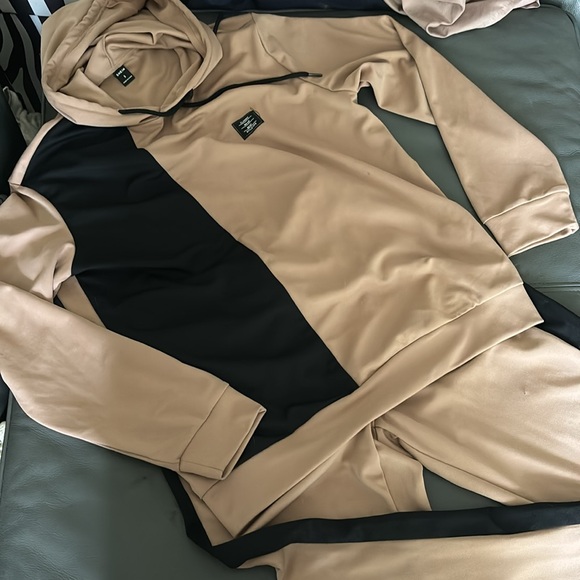 Track suit - Picture 2 of 5